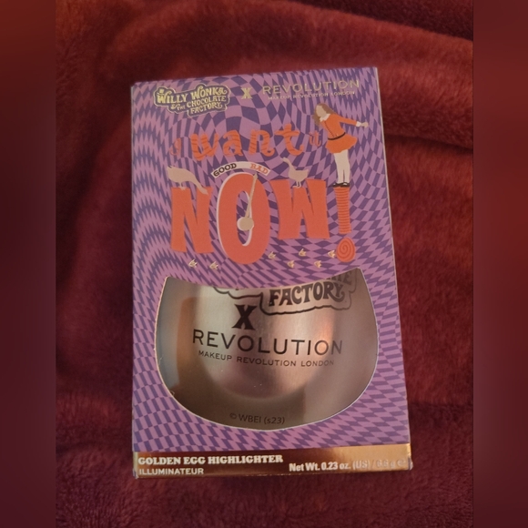 NWT Willy Wonka-Chocolate Factory x Makeup Revolution Golden Egg Highlighter - Picture 2 of 6